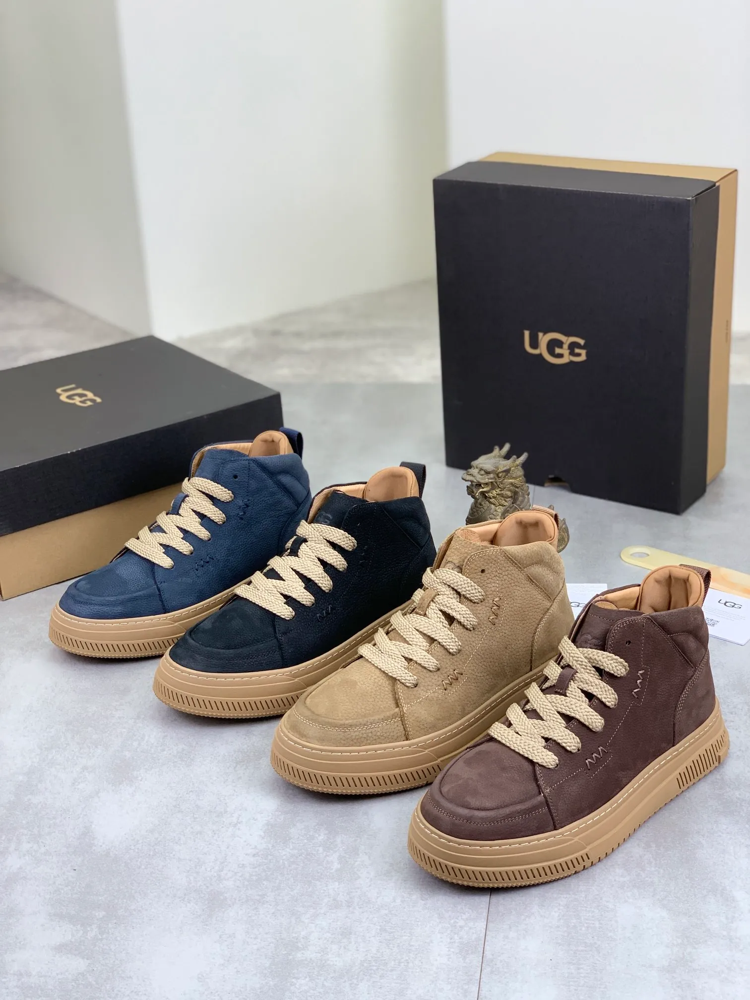 Men's Men's Shoes P620 [New Style] 💰 🆘 "Real Wool" [UGG] 👉 Popular men's shoes official website synchronization 🔰 Genuine quality [proud] is not comparable to the imitations in the general market 🌀 The upper is imported Italian frosted cowhide, and the lining: foot pad 🅰️ grade 🐑 real wool 👻 Only Grade A can show the effect The hand feels smooth and delicate 🔱The shoe shape is grand, only genuine factories can achieve it 🎄The perfect toughness of the original outsole 👻⬛️ allows customers to bid farewell to one-time consumption. Real wool lining, super warm. 4⃣️Color options available Size: 38-44